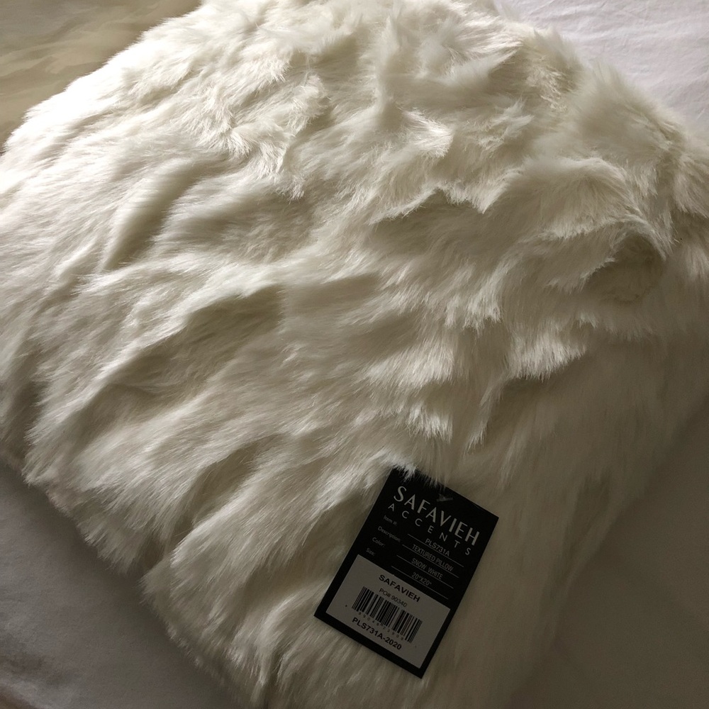 Safavieh 20x20 Snow White Accent Pillows